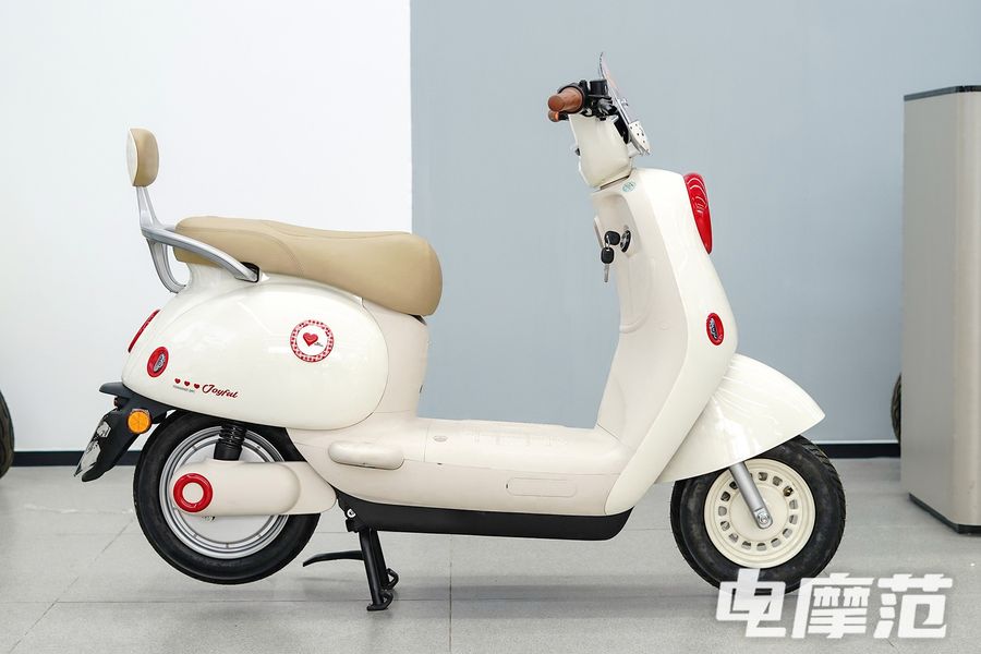 2026款雅迪麦芒电轻摩！三千元内带TCS牵引力控制？
