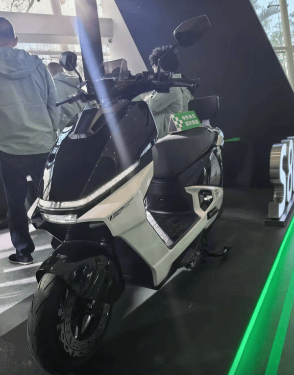 性能电摩小牛NX马拉松对比绿源S86GT Ultra，谁更值？