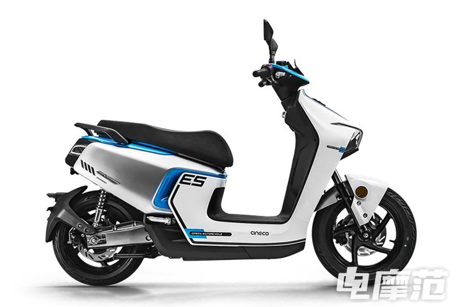 这辆宗申旗下的电摩新贵,直接把5000w中置电机塞进了踏板车身,2